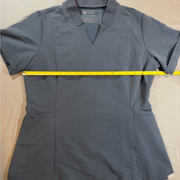 FIGS Women's Navy Short Sleeve Scrub Top - V-Notch Collar - Picture 4 of 5